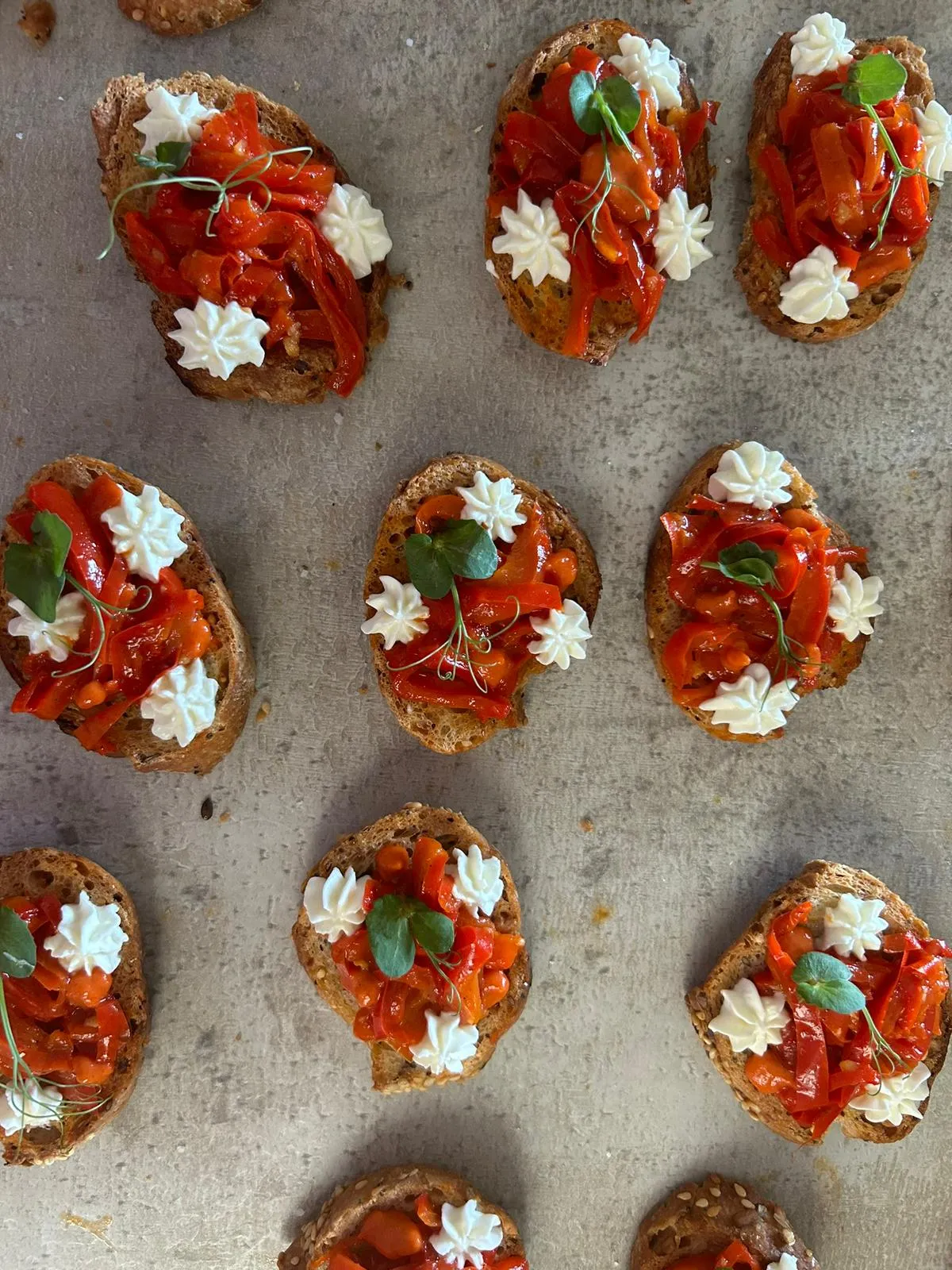 Bruschetta aux poivrons confits pour cocktail dînatoire traiteur en Corse