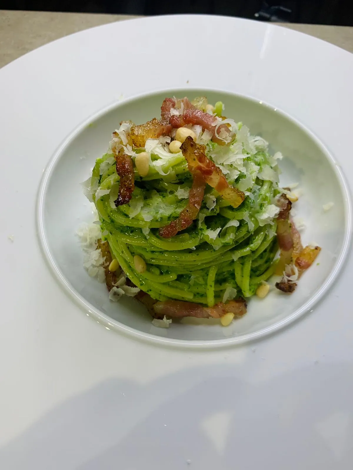 Risotto au pesto de basilic frais, cuisine méditerranéenne fait-maison